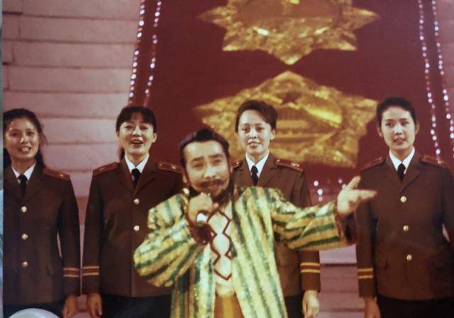 《掀起你的盖头来》演唱者克里木逝世,11岁就当文艺兵_演出_创作_歌曲