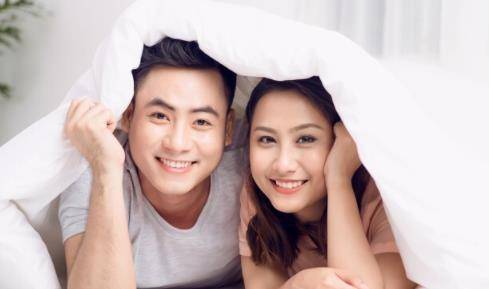 离婚1年后,前夫再次出现提复婚,她却笑着回怼:趁早死心吧_徐梅_黄斌
