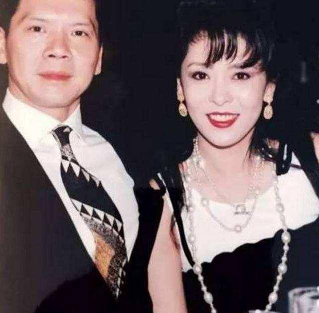 向太陈岚多次表示非常中意郭美女,在她的撮合下郭美女跟向佐走到了一