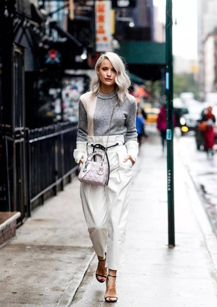 原创
  阔腿裤早退圈了,2022流行的是“纸袋裤”,百搭显瘦,谁穿谁知道 第6张 原创
  阔腿裤早退圈了,2022流行的是“纸袋裤”,百搭显瘦,谁穿谁知道 第6张