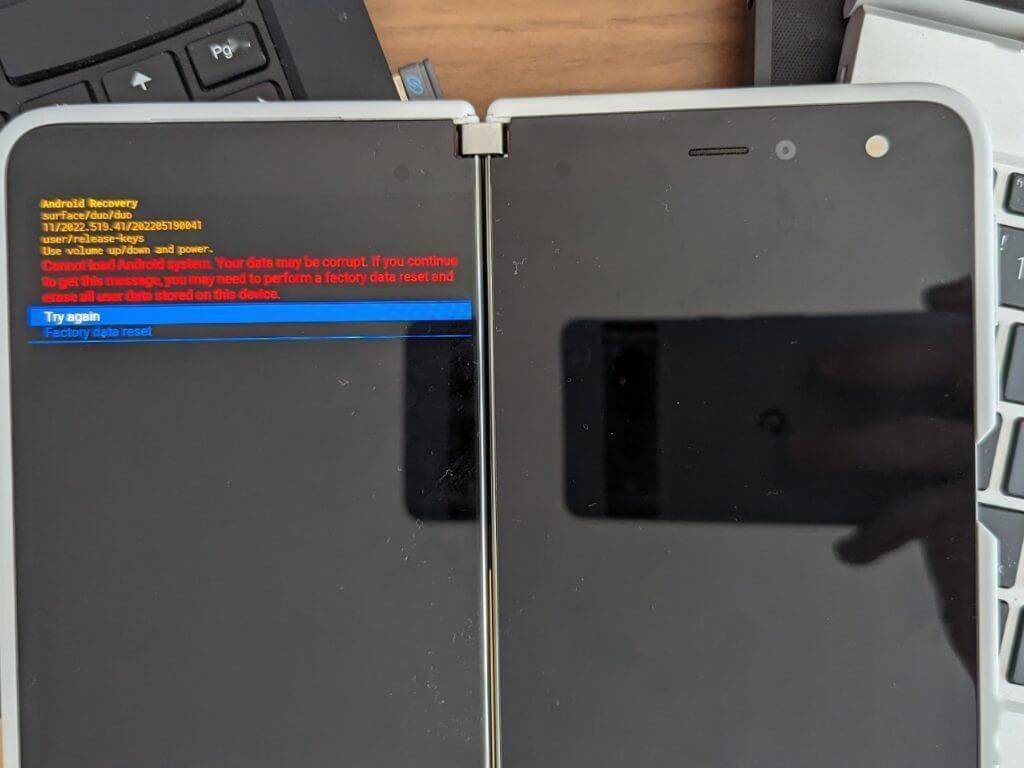 微软 Surface Duo 升级安卓 12L 后变砖，循环进入恢复出厂设置