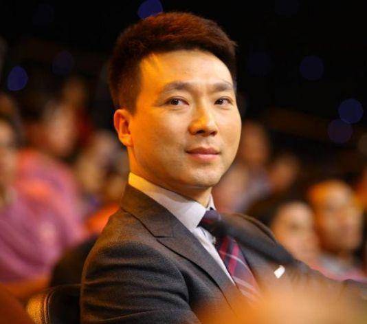 康辉是中央电视台著名的新闻主持人,虽然名气没有撒贝宁