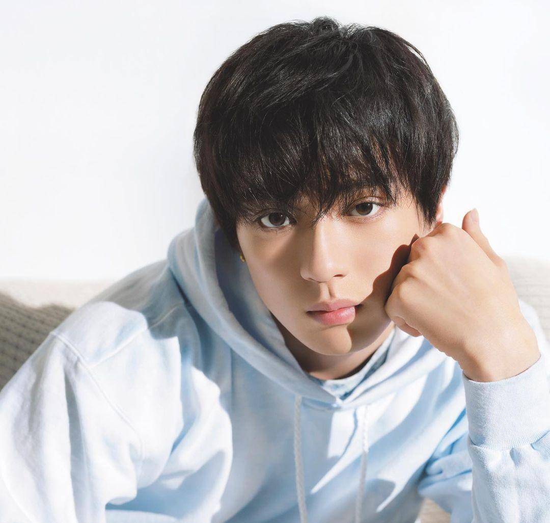 千叶真一儿子新田真剑佑。（图／翻摄自ig／新田真剑佑）根据国外传统，