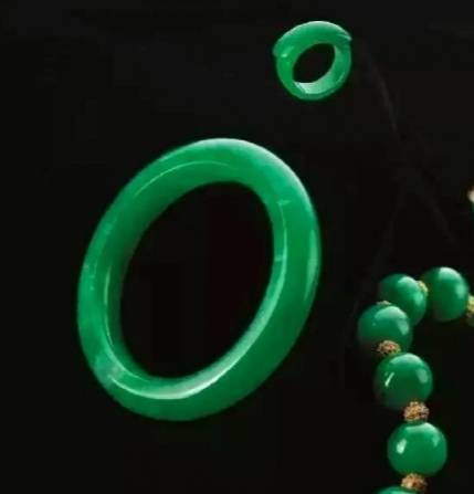 原创
            翡翠故事：末代皇后婉容和她翡翠 