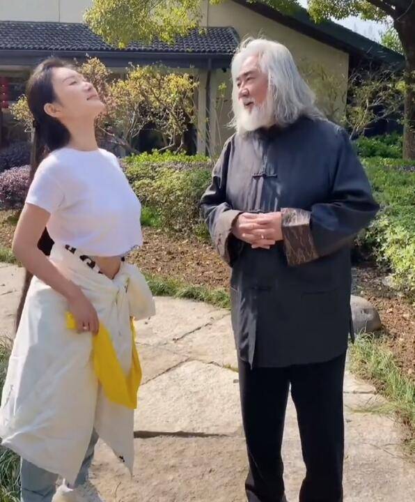 关于张纪中年龄大的问题上