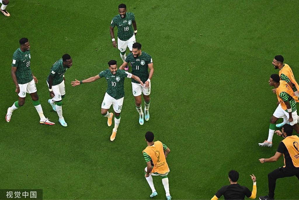 世界杯-梅西点射 阿根廷5分钟连丢两球1-2遭沙特逆转