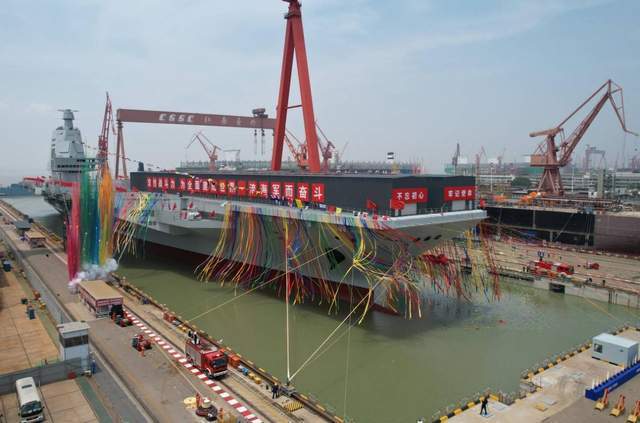 歼15首次起降辽宁舰十周年，中国航母这十年，都取得哪些进步？