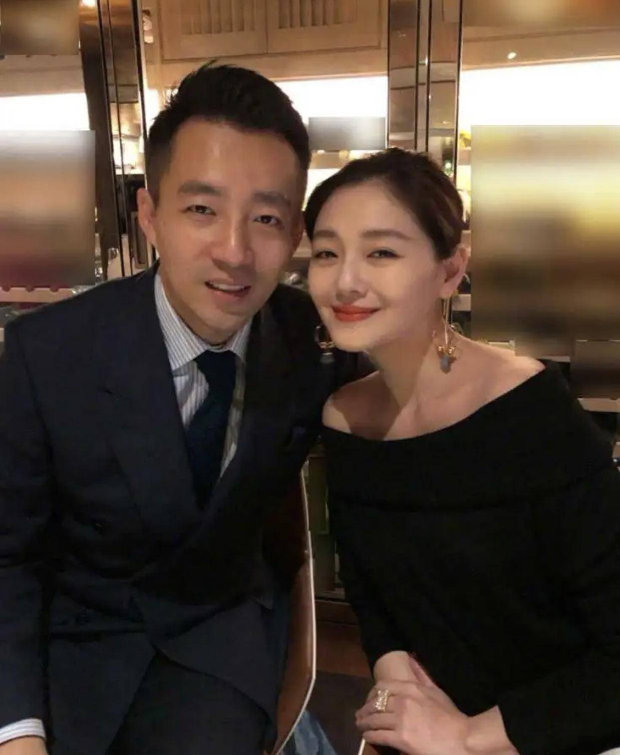 人觉得厌倦了。在11月25日，汪小菲又一次发声，透露了这件事的最新进展。他先是解释了自己之前疯狂发微