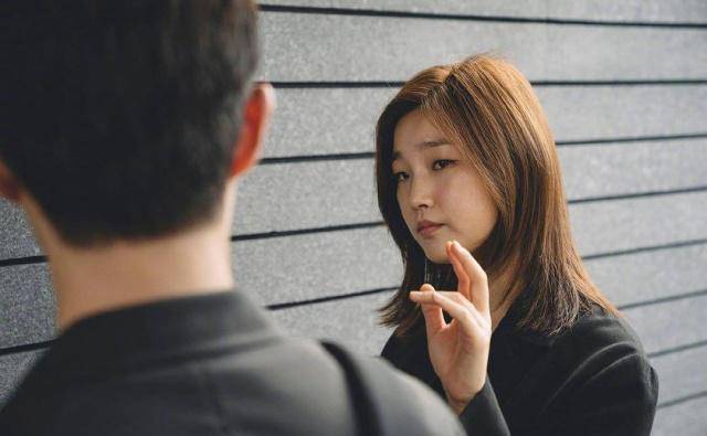 韩国片子《寄生虫》，事实谁才是那个社会的“寄生虫”？