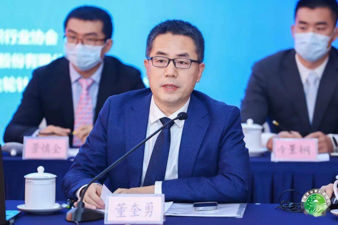 中国棉纺织行业协会会长董奎勇代表协会作"中国棉纺织行业协会第六届