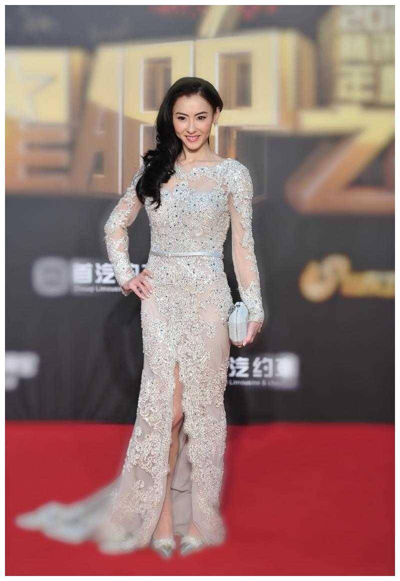 �Ű�֥��Ȼ������Ů�񣬾�����һ��͸������ȹ��չ����������