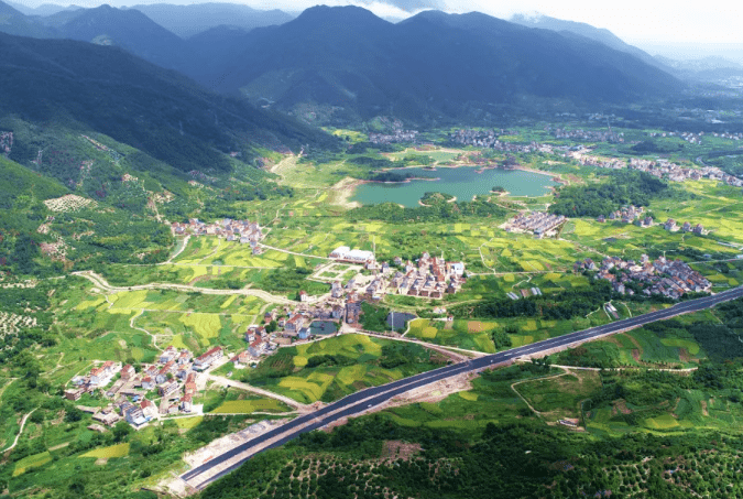 为什么要开展全域土地综合整治试点？内涵、政策及建议麻将糊了