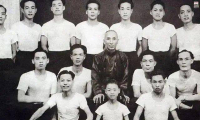 叶问弟子梁绍鸿在回忆录中写到"师傅最令我钦佩的