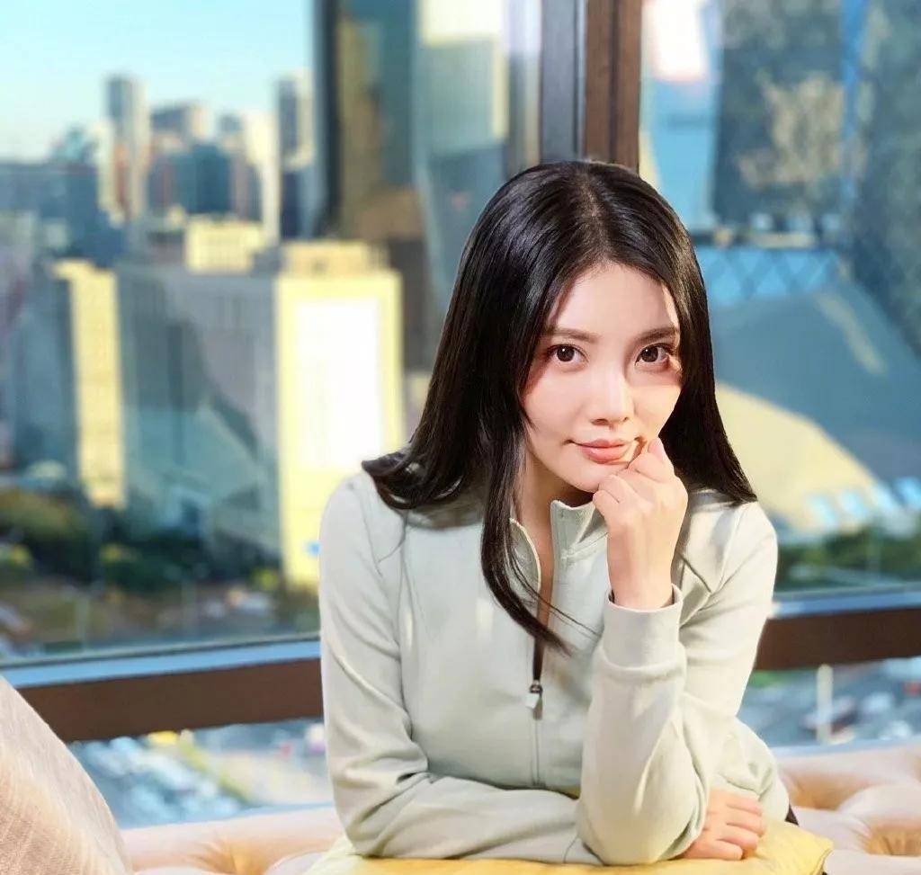 原创徐冬冬自曝被男友两次家暴！被对方当成佣人，男方真实身份引猜测