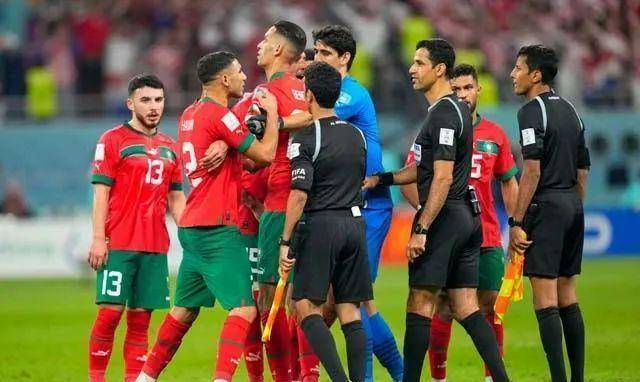吐槽法国、围攻裁判、与国际足联主席激烈对峙，摩洛哥怒不可遏