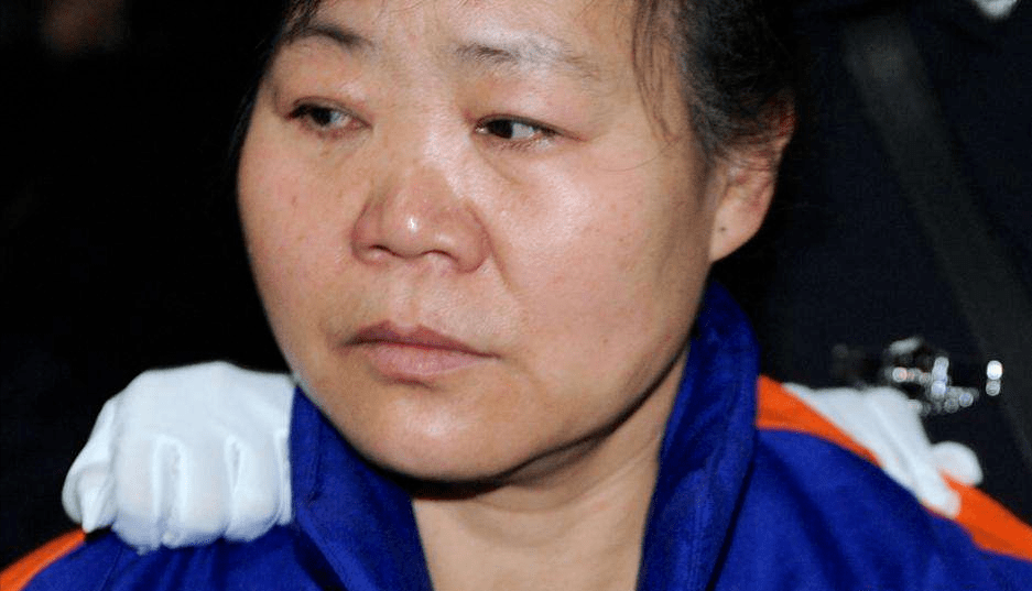 贩卖婴儿、从事“代孕黑产”，三甲医院32年的妇幼保健院主任，栽了！