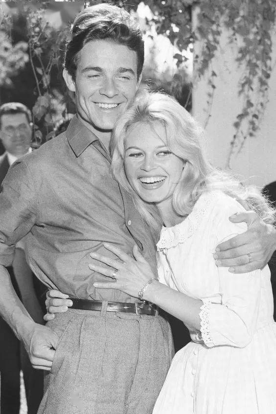 ����ŷ�����˵ġ�����Ů���ǡ�����λ������СҰè����ʵ�е� ...