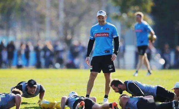 魔鬼教练祭地狱惩罚！美高中生1hr做400俯卧撑，横纹肌溶解急送医