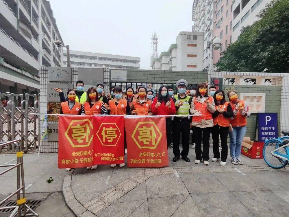 江门骑行之家工会“外卖小哥”化身义警，开启“护学形式