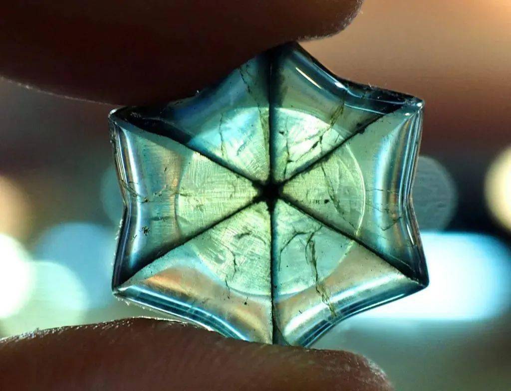 �������𣿾�Ȼ�е��ں�����ñ�ʯ�����죡