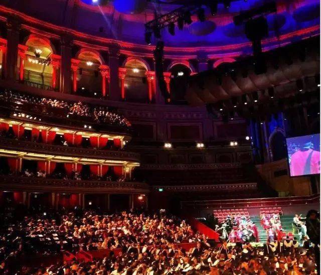 ���׶ظ�������������У���������