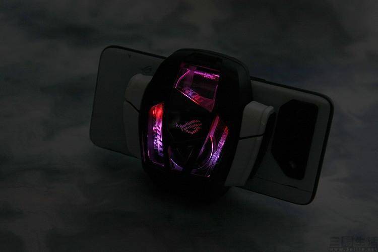 ��ѶROG��Ϸ�ֻ�7 Pro���⣺��ֹӲ�ˡ�������������