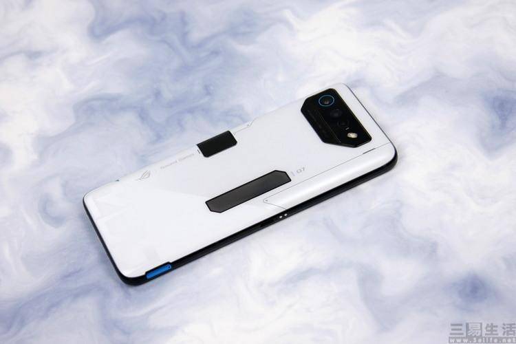 ��ѶROG��Ϸ�ֻ�7 Pro���⣺��ֹӲ�ˡ�������������