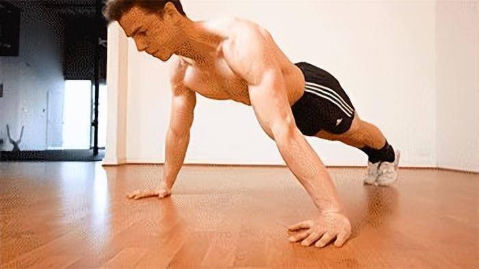 火狐电竞官方网站健身的7个黄金动作锻炼全身肌群助你练出好身材(图4)