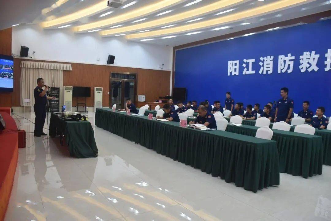 阳江市消防救援支队开展战训业务大讲堂消防员呼吸防护与紧急避险