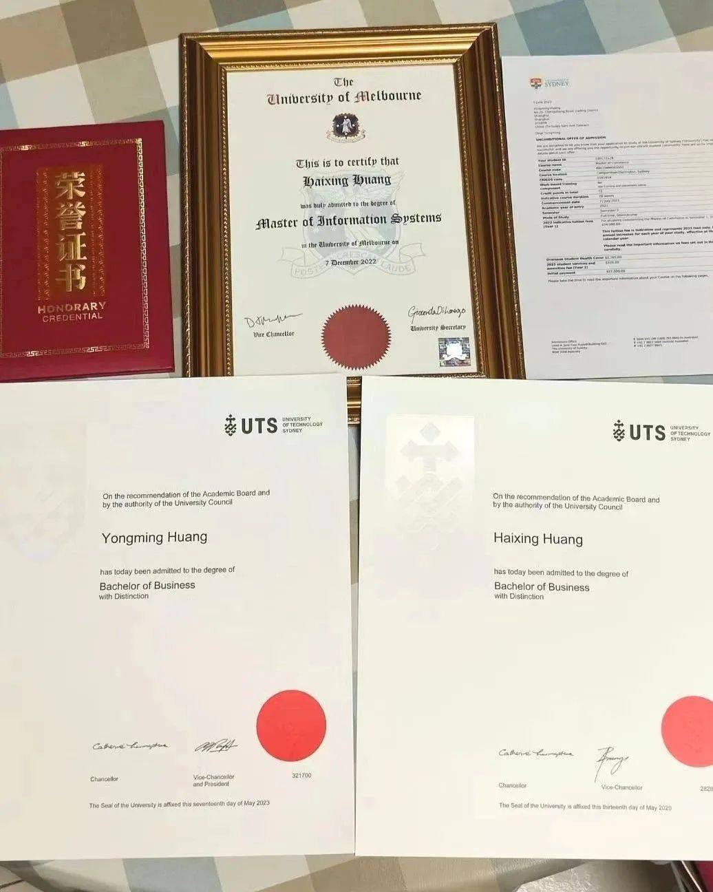 大哥和二哥的悉尼科技大学学士学位证书、大哥的墨尔本大学硕士学位证书