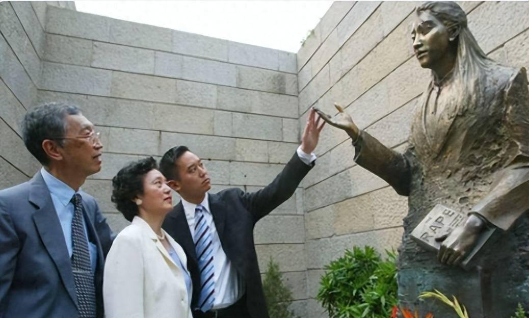 张纯如揭露南京大屠杀真相，却遭日本疯狂威胁报复，最终自杀身亡