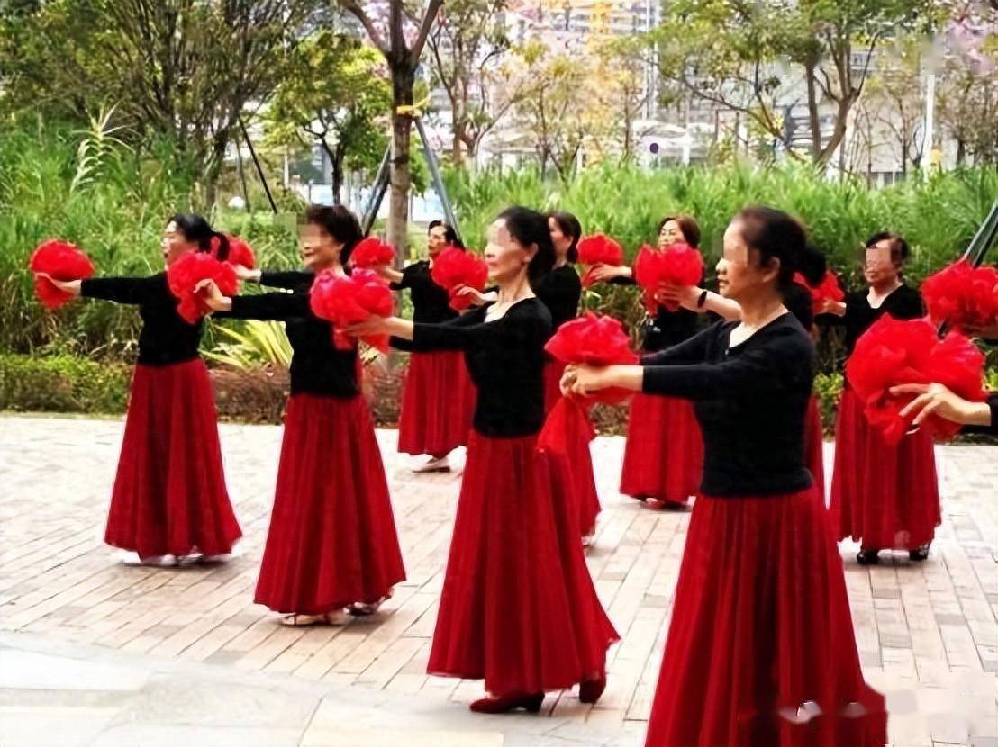 为什么，越来越多中老年女性沉迷广场舞？这背后无外乎3个原因！