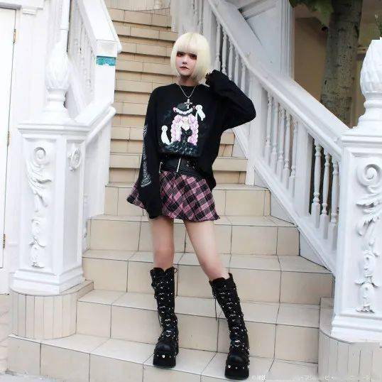 海贼王 × QOOZA联名推出佩罗娜主题服饰周边（连衣裙和长款T恤）