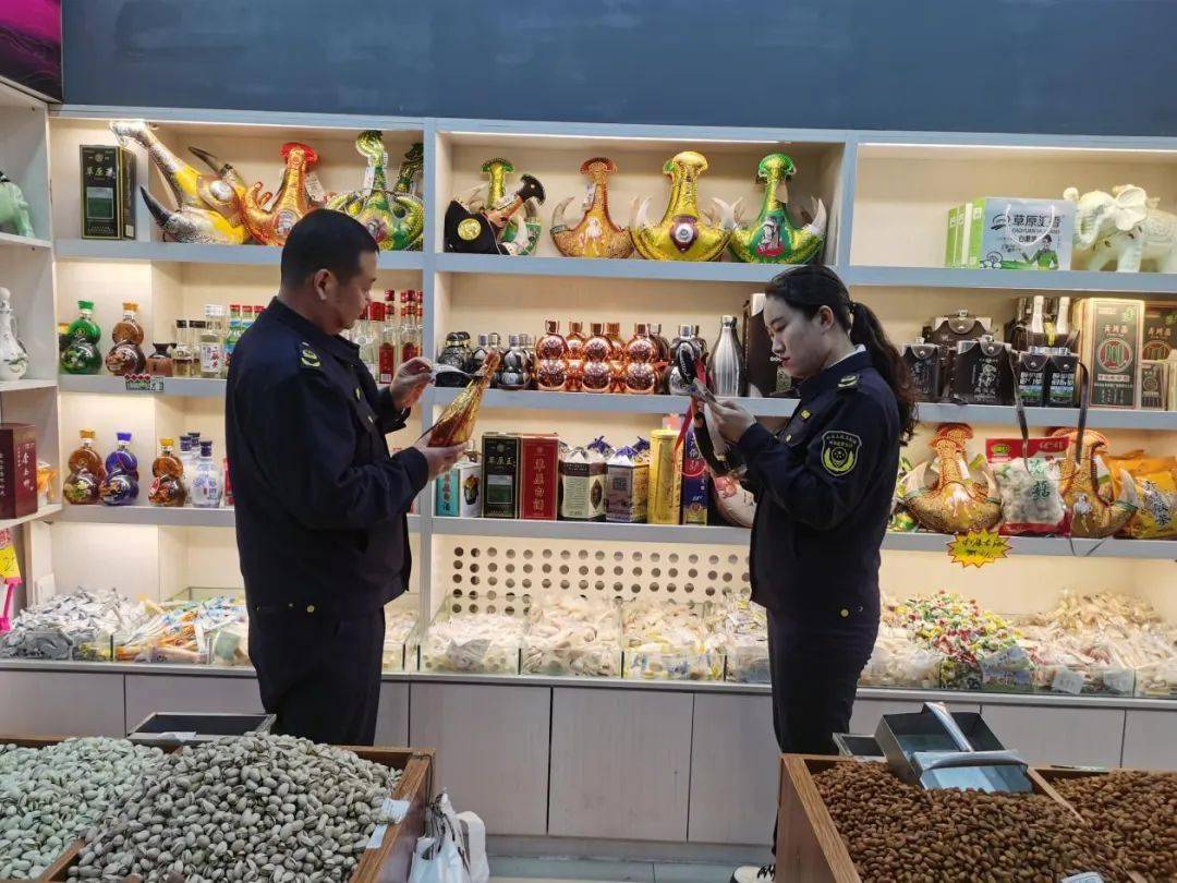 【检查】元宝山区市场监管局开展酒类市场专项检查(图1)