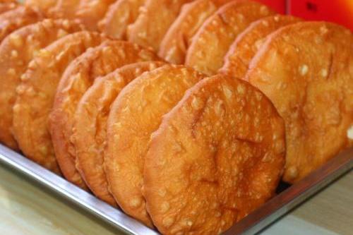 来一只如皋大油饼看着虽然油腻吃着那是真的香