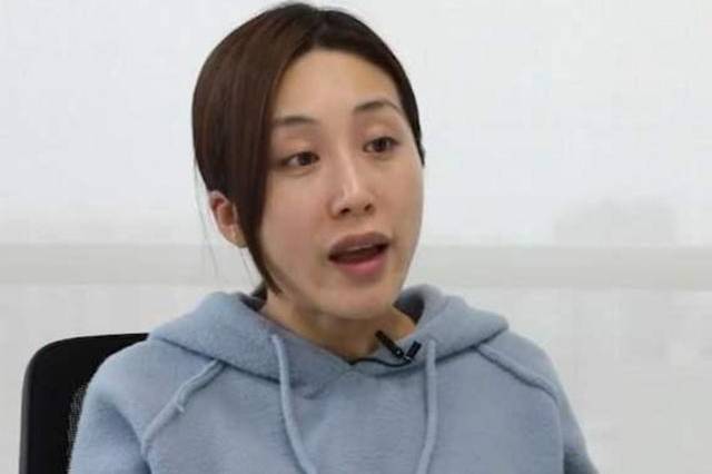 原创 周美毅:被富豪骗婚,母亲葬礼上被"扫地出门,儿子被小三抢走