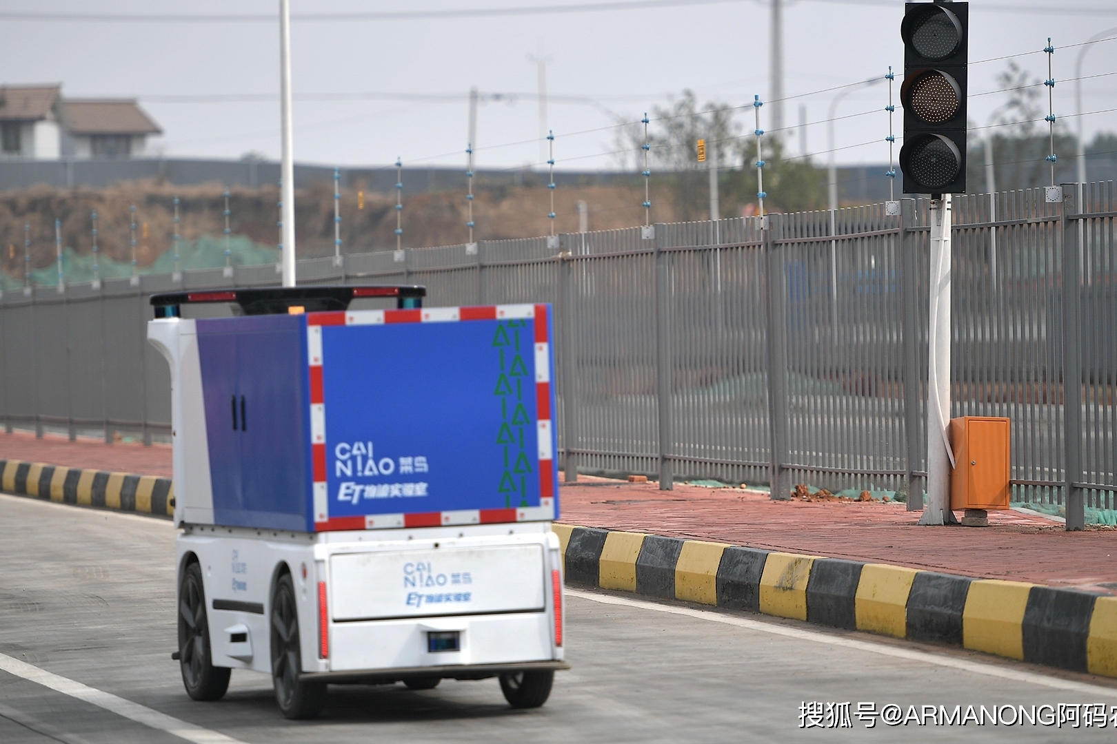 菜鸟物流机器人无接触派送