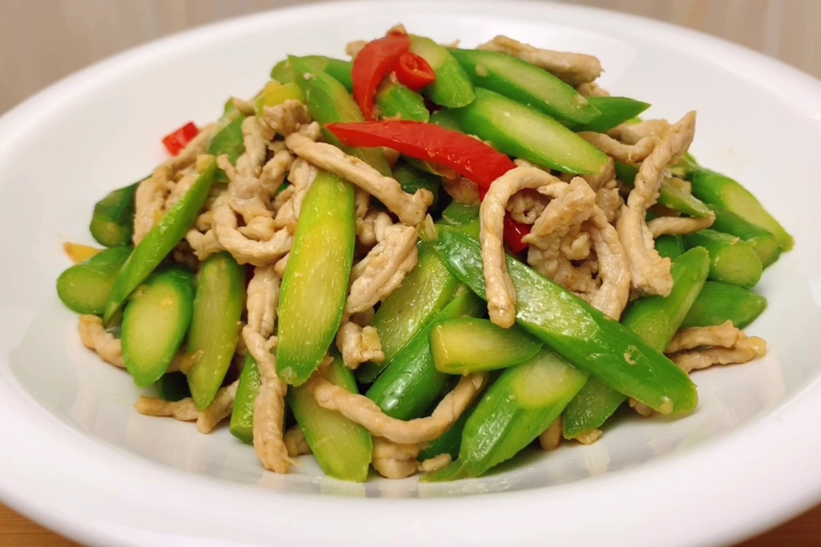 芦笋炒肉怎么做才更好吃大厨教你酒店特色做法芦笋脆爽肉鲜嫩