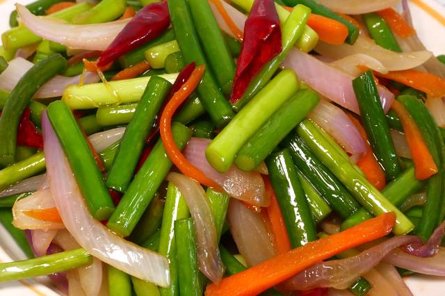 蒜苔和洋葱放一起,原来这么好吃,开胃下饭,来人我必做的拿手菜