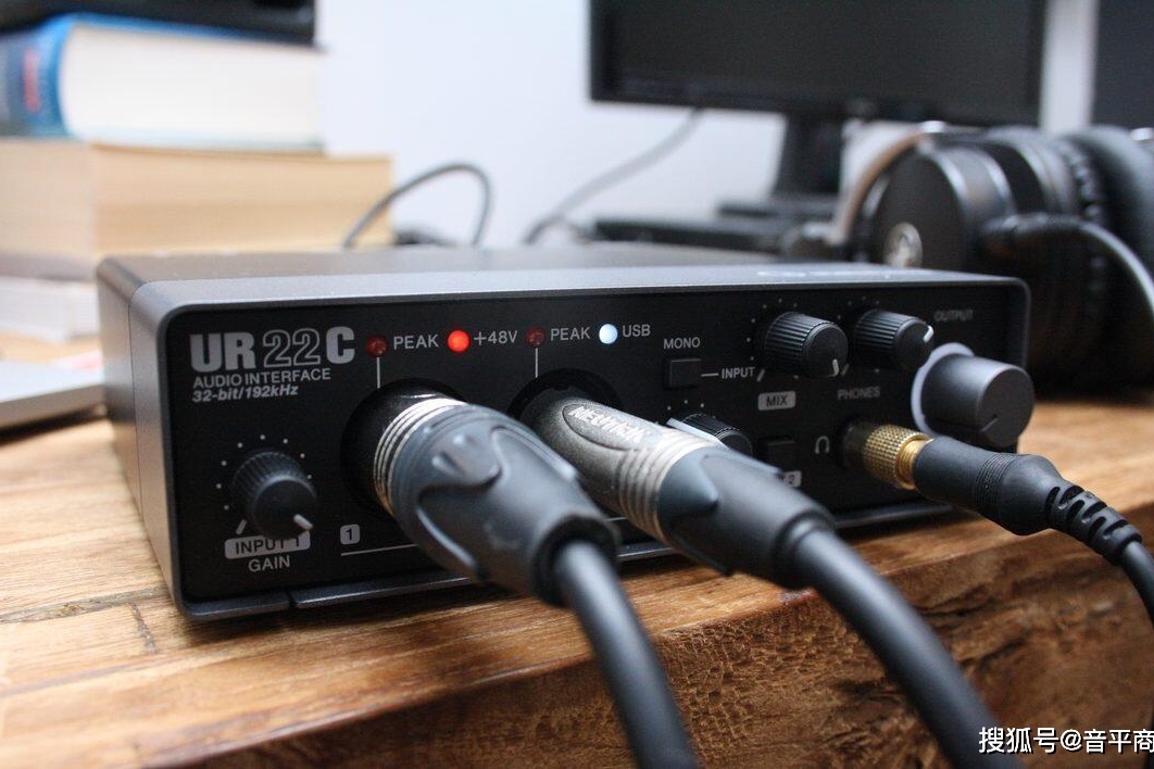 雅马哈ur22c声卡主播在直播间介绍
