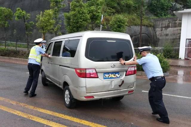 警徽闪耀抗洪防汛一线|荣昌公安在行动