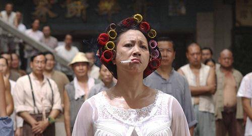 朱孟依还大搞投资,从高速公路到保险,朱孟依所在的珠江投资集团旗下有