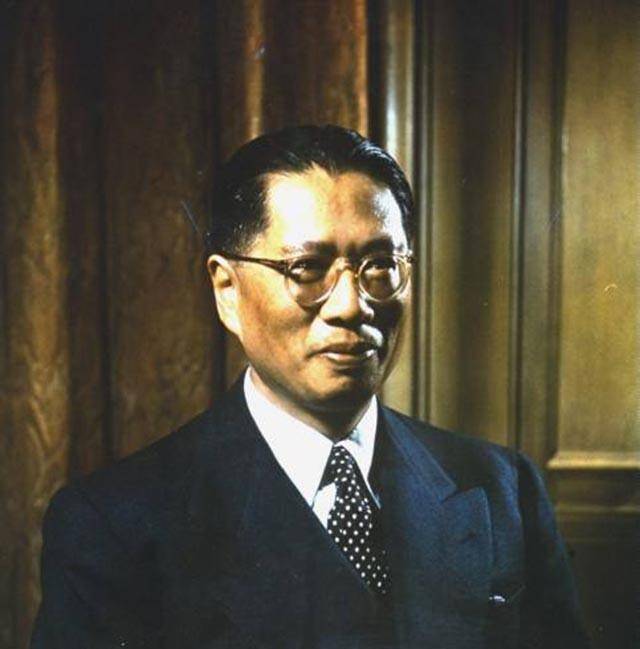 宋子文去世几年后,他的三位女儿把父亲所有私人资料,笔记等都交给了史