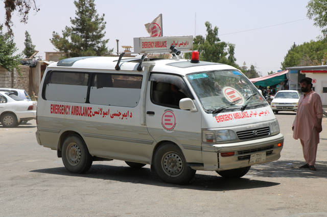 月29日在阿富汗南部赫尔曼德省拉什卡尔加拍摄的一辆运送伤者的救护车