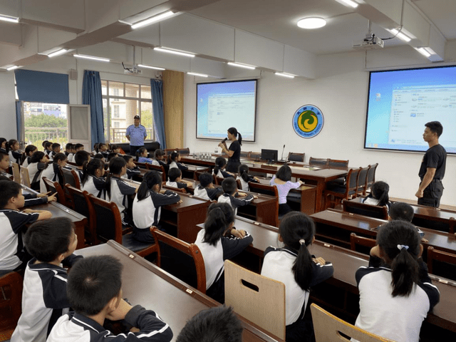 顺德区凤翔小学的个人展示页