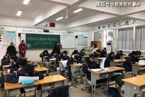 @高校毕业生：上海出硬核举措，鼓励社会组织吸纳大学生就业