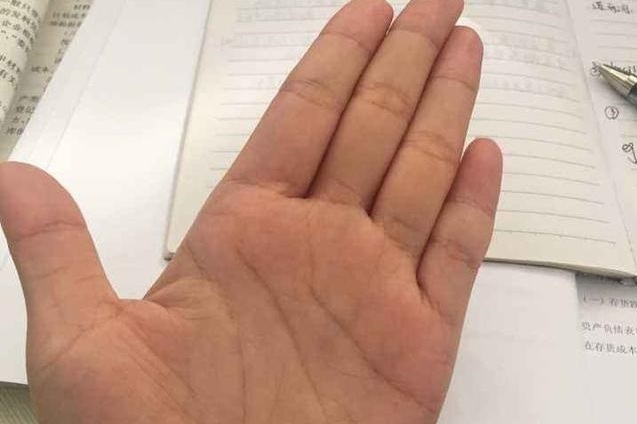 当然现在看来也有很多不科学之处,那么这句关于手的俗语"小指短,丢