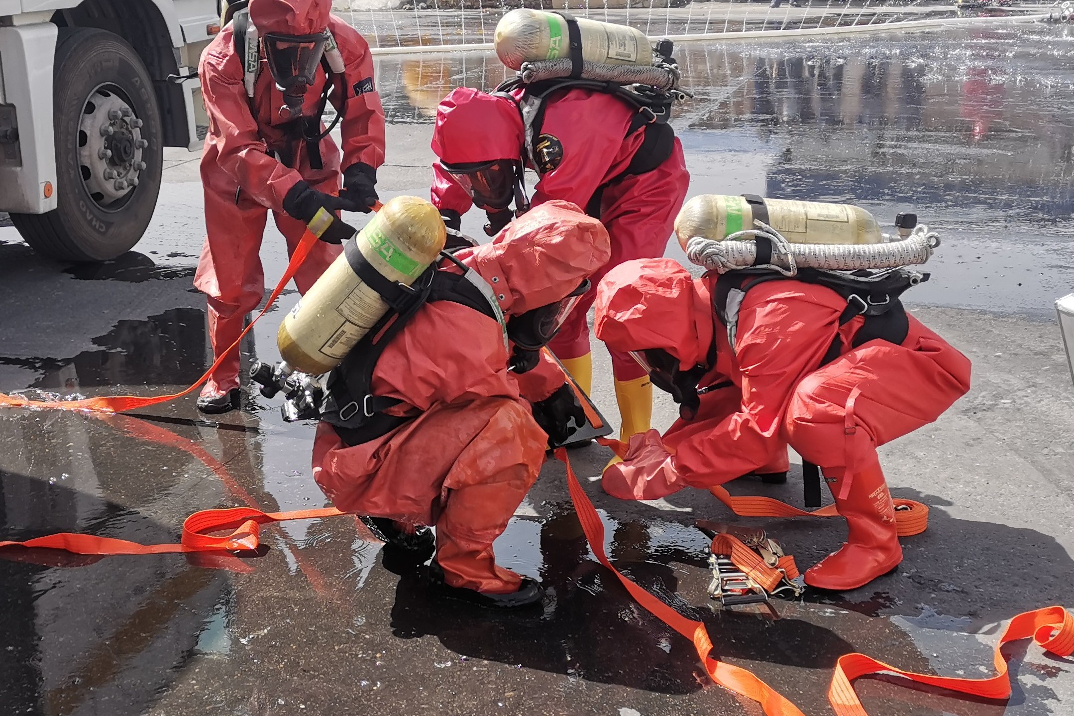房山区消防救援支队开展液化石油气槽罐车泄漏处置演练