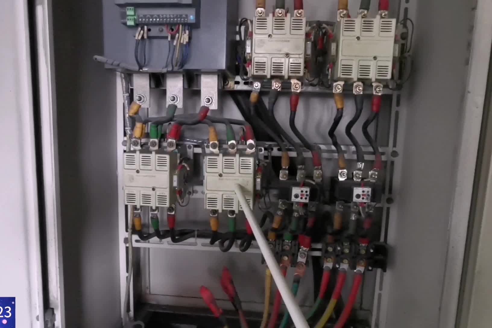 一台软启动器带两台电机,它是怎样控制的,应该如何接线?