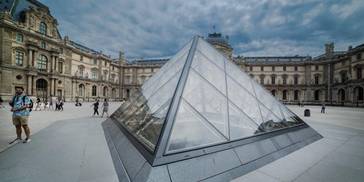 法国因疫情损失惨重，当地商人建议卖掉《蒙娜丽莎》